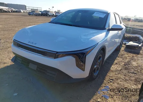 2025 Kia K4 Lxs z USA, uszkodzony, nr VIN 3KPFT4DE4SE095154